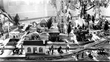 Lionel Railroad circa 1941 with intricate switching configuration.  Click for bigger photo.