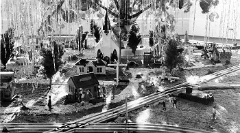 Lionel Railroad circa 1941 with intricate switching configuration.  Click for bigger photo.