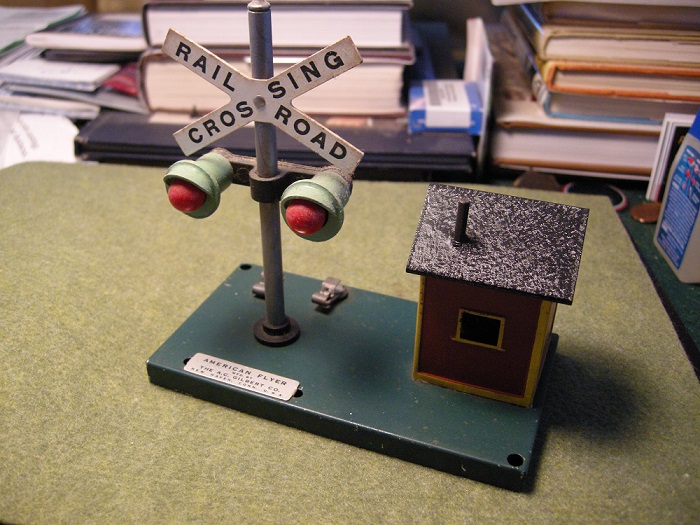 Postwar Flyer crossing signal